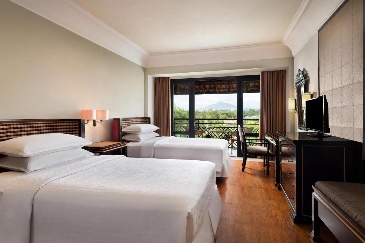 Mustika Yogyakarta Resort And Spa Maguwo Esterno foto